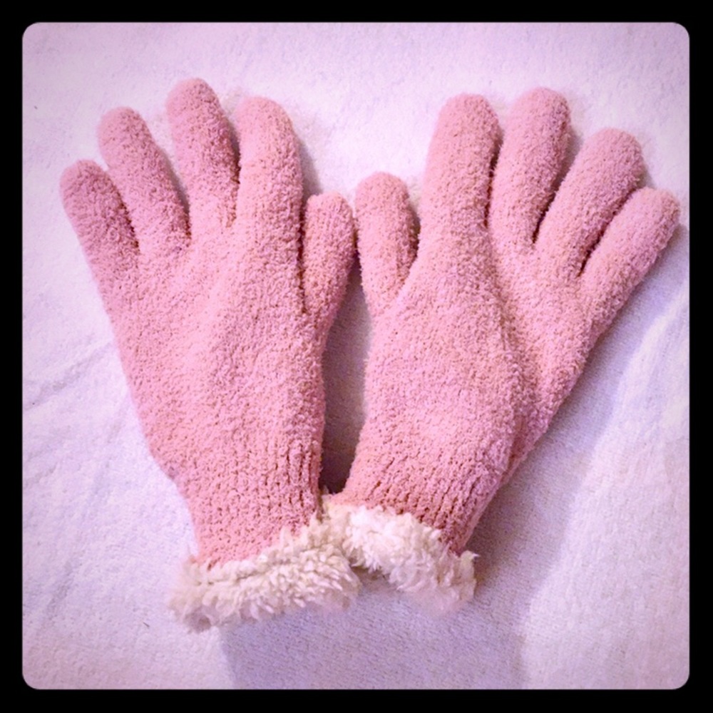 Soft pink and white Sherpa gloves unused NWT